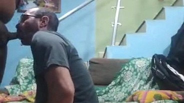 Chupando o pau o cu e dando gostoso para o cara casado.