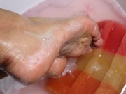 Fetiche de PIES de UÑAS ROJAS narrado con ASMR