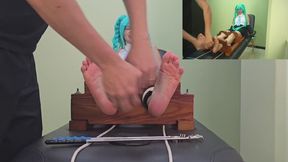 Cosplay Tickling: Hatsune Miku full tickling session (multicamera Feet-Body)