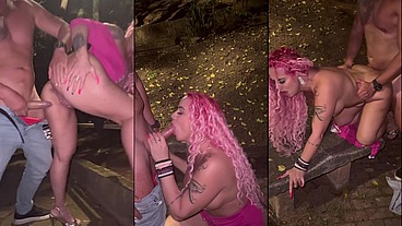 CORNO CHAMOU PRA AVENTURA DOGGING NA PRAÇA COM A ESPOSA, NA FRENTE DE ESTRANHOS ELE ASSISTIU COMO MANSINHO ENQUANTO ELA GEMIA NA METIDA