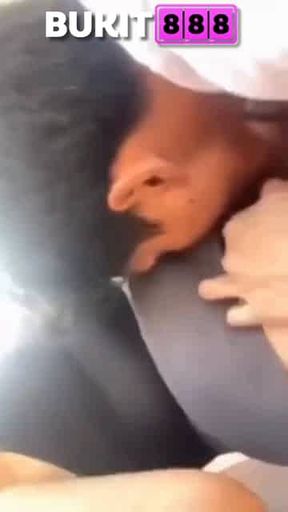 Jilat memek awek cewek di public lick pussy cute teen mulus imut jilmek