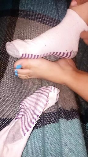 Some stockings and a zing for more morbid!! fuck me