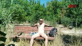 Fully naked in a public park surprise at the end of the vide