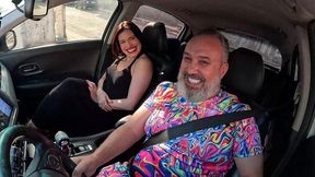 a maravilhosa deby ferrari estrou na carona e deu muito o cuzinho no carro