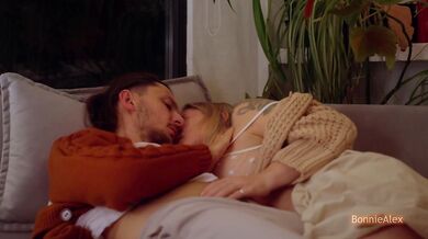 Cuddly couple lets him fill her with cum in their lazy evening