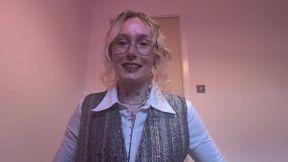 Sexy Realtor Desperate to Make the Sale