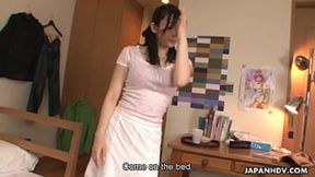 East Asian homemaking temptress