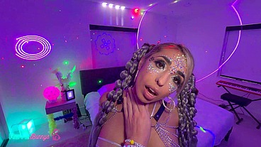 Luna Colombiana Gets Completely Carried Away Inside The DJ's Room!