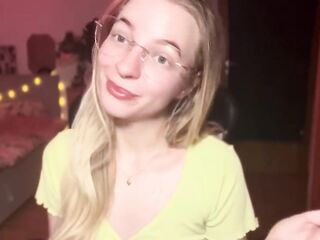 Why Males Go Into Debt for Hawt Brats Online