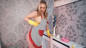 Nude housewife wearing only apron Aston Wilde is flashing her hard nipples