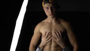 EastBoys.com: Rubdown on web-webcam together with muscle hetero