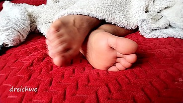 masturbate with my beautiful feet
