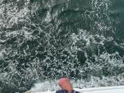大海原でおしっこ　解放感満点で超スッキリ！