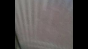 mi amigo me mira orinarme encima y luego masturbarme en la ducha y en la terraza