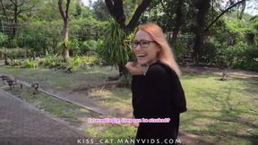 Flashing Tits and Wet Pussy in Park Before Oral Release