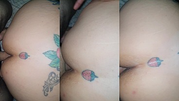 Comi a tatuada sem camisinha e guardei o leite para depois