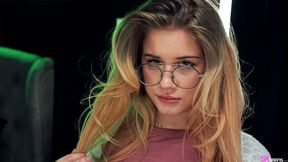 Tender Taylor Blake - legs on shoulders movie - 5K Teens