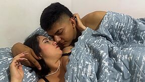Quedo Encerrado En El Cuarto De Hotel Con La Cachonda Administradora. No Pudimos Aguantar Las Ganas De Follar Asi Que Termino Penetrandola - Sexo Duro