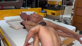 hotwife de salto fino gemendo com dois paus dentro dela