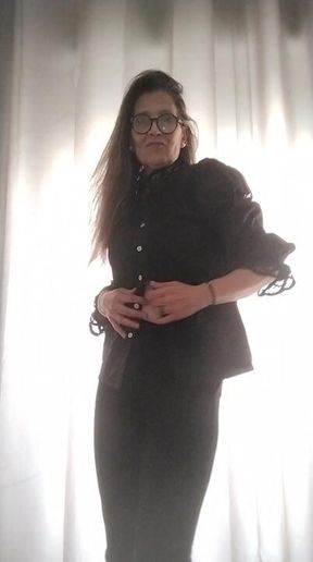 Bailecito...para calentar el fin de semana...pegaditos ..jugando...mirándonos...