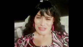 Mar&iacute_ca estimula su culo