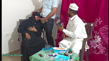 Muslim women fucked by the doctor in front of her husband because she could not get pregnant (Threesome Sex)