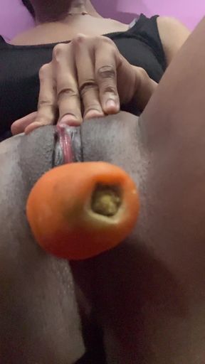 Carrot fucked me softly that chills ate my pussy