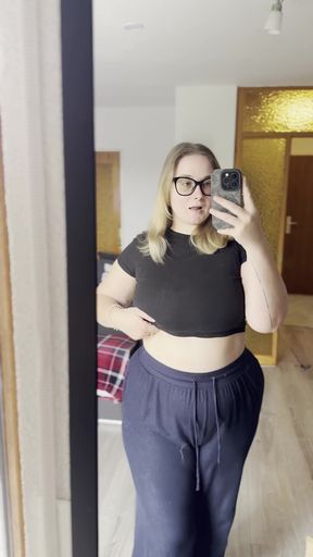 Amateur with big tits and ass exposes her body for a naughty photoshoot.