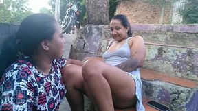 la manicurista me da una rica mamada en publico