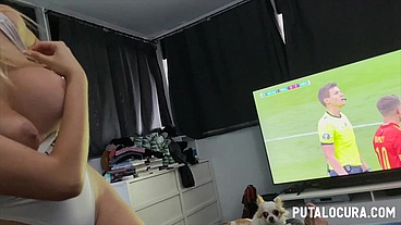PutaLocura - Fútbol y mamada de Paola Hard, combinación perfecta