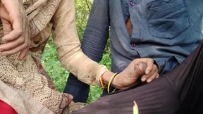 Out door bhabhi&amp;#039;s boobs come out
