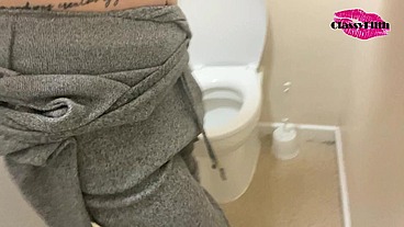 Classy's Wet Pussy Pissing up Close