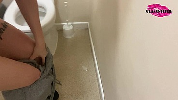 Classy's Wet Pussy Pissing up Close