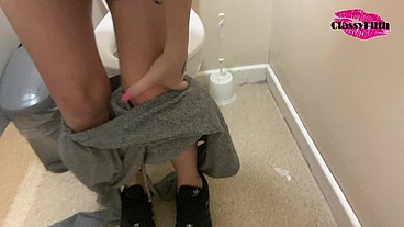 Classy's Wet Pussy Pissing up Close