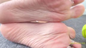 Feet O' Gold Footjob