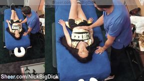 esta cheerleader es follada por su masajista y el se corre en sus tetas