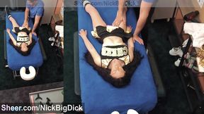 esta cheerleader es follada por su masajista y el se corre en sus tetas