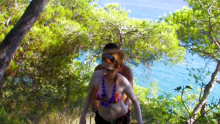 Le cul serré d'Aurora Viper, 18 ans, se fait défoncer violemment.