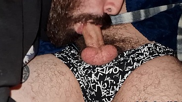 Le doy de mamar a mi novio hasta correrme en su boca y le follo el culo