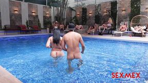 sexmex - sex in the pool . kari cachonda
