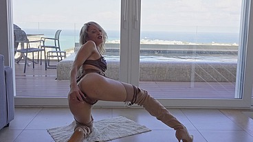 Anal Pussy in Boots & Pantyhose Dildo Ride