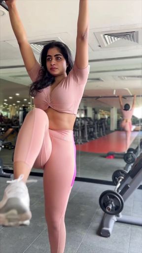 Half Vietnamese, half Indian influencer records her steamy workout in gym