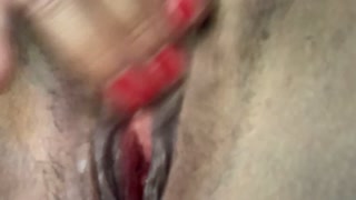 Me divierto sola y me pongo muy caliente