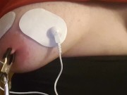 Elektro-Shocks lassen meine Titten springen