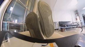 6K VR360 LELE showcases smelly feet from socks