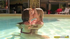 Water makes Malena Morgan and Mia Malkova horny