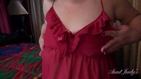 Aunt Judy's - Sensual Mature Beauty Explores Her Curves with a Vibrating Toy