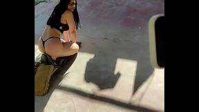 Estefi Fadhy&ntilde_a trying to get milk out