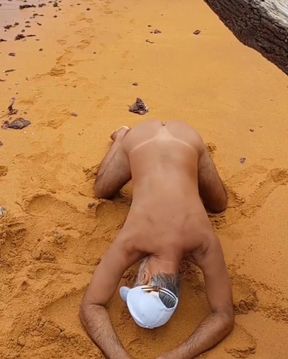 Ladysilva naked on the beach