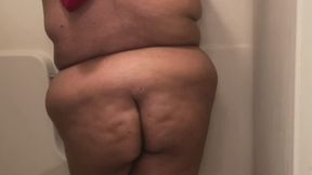 Ebony SSBBW MILF and Goddess Sweety Racine Takes Quick Shower